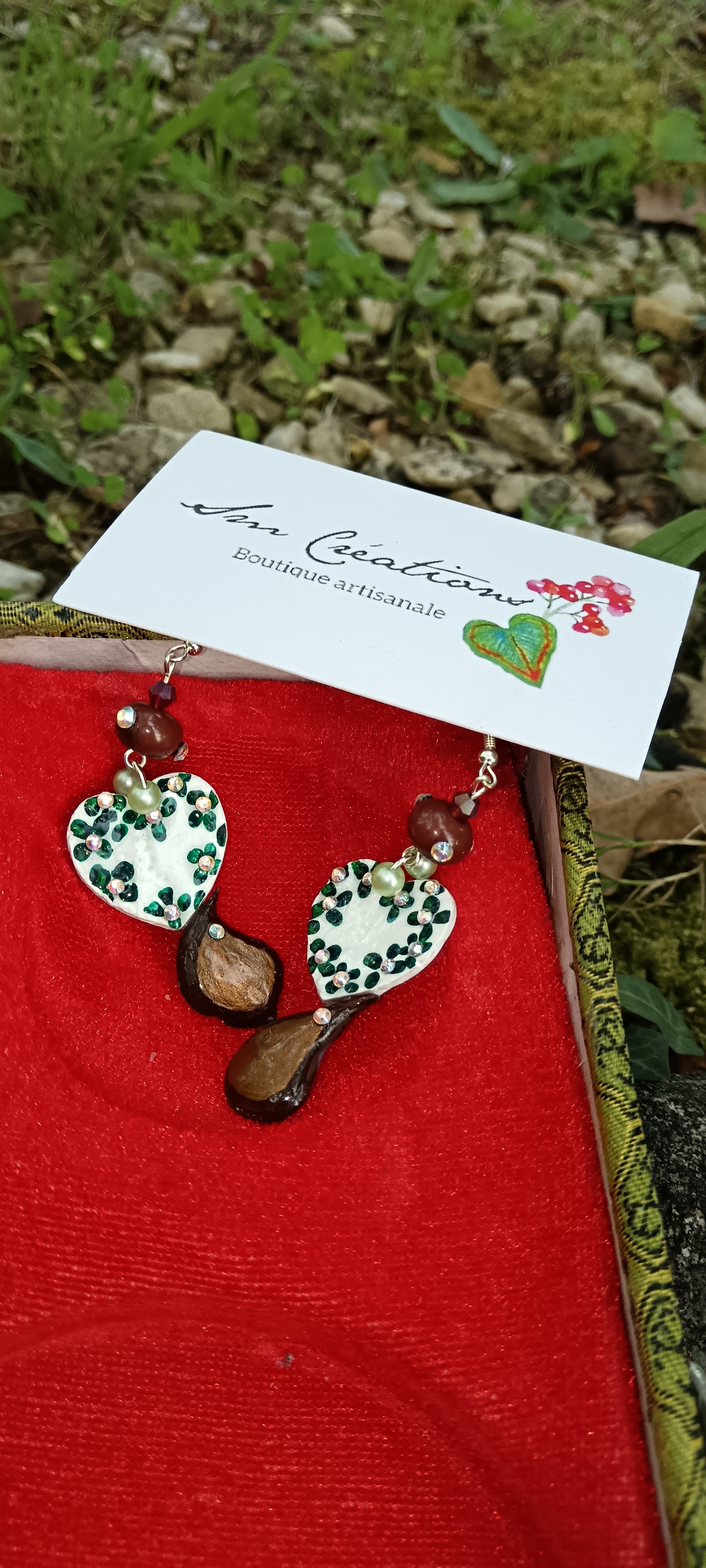 Boucle d'oreille Arte| ''Coeur chรขtaigniers'' 95% Naturel/ fais main