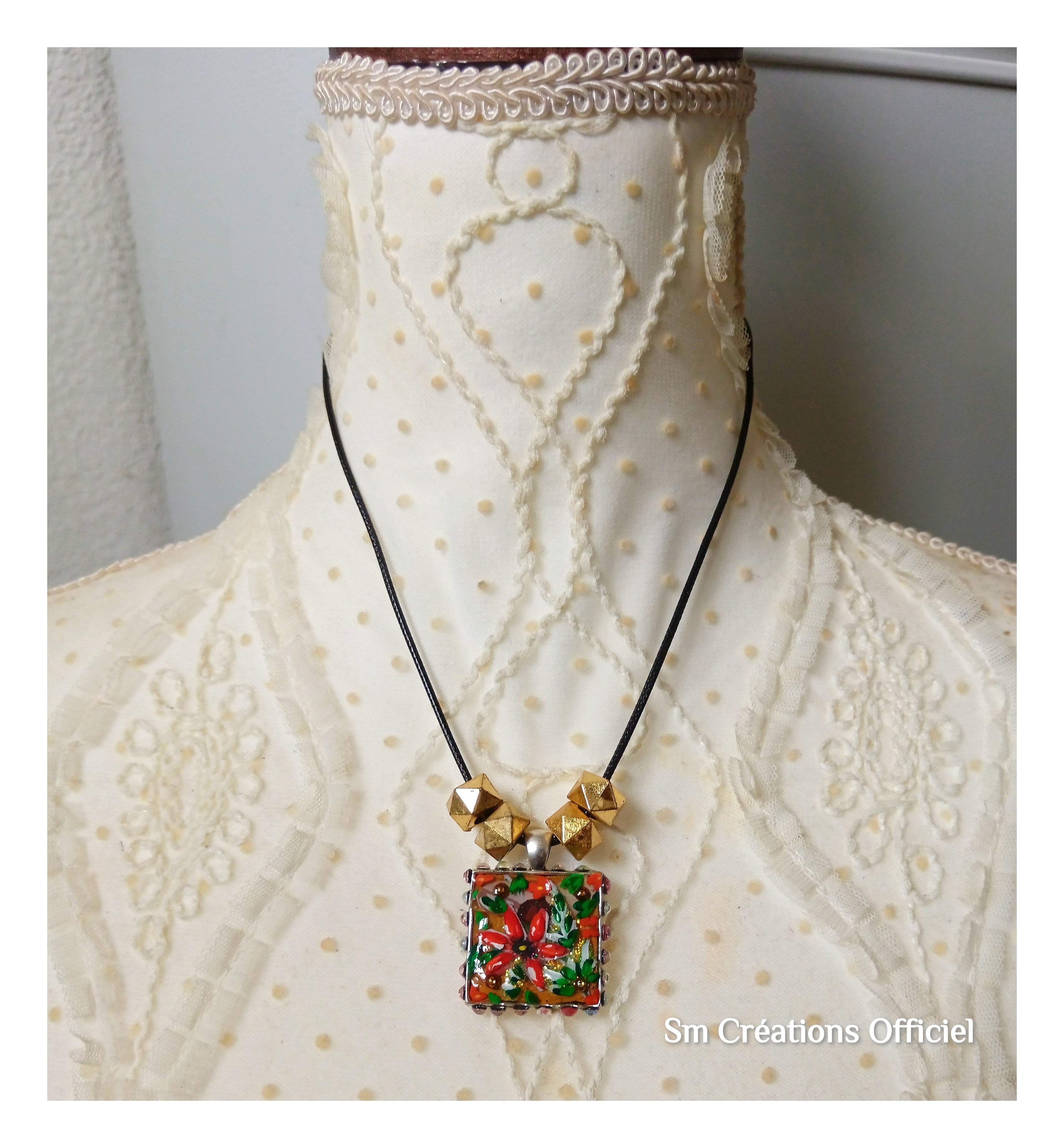 Collier ''Mini toile médaillon Coquelicot'' Nouveauté 2025