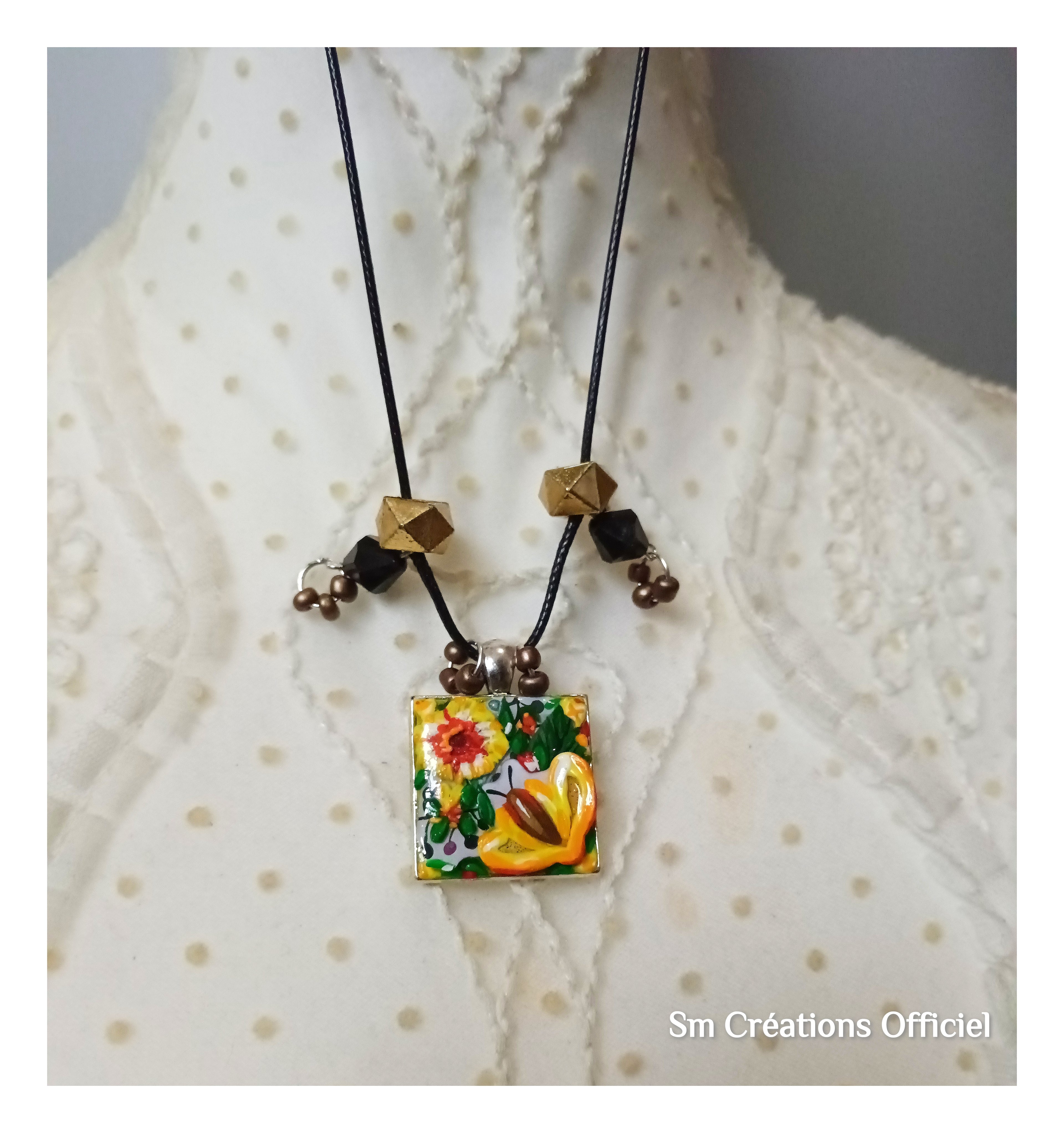 Collier fais main en ''Mini toile/ fleurs jaune'' Edition 2025