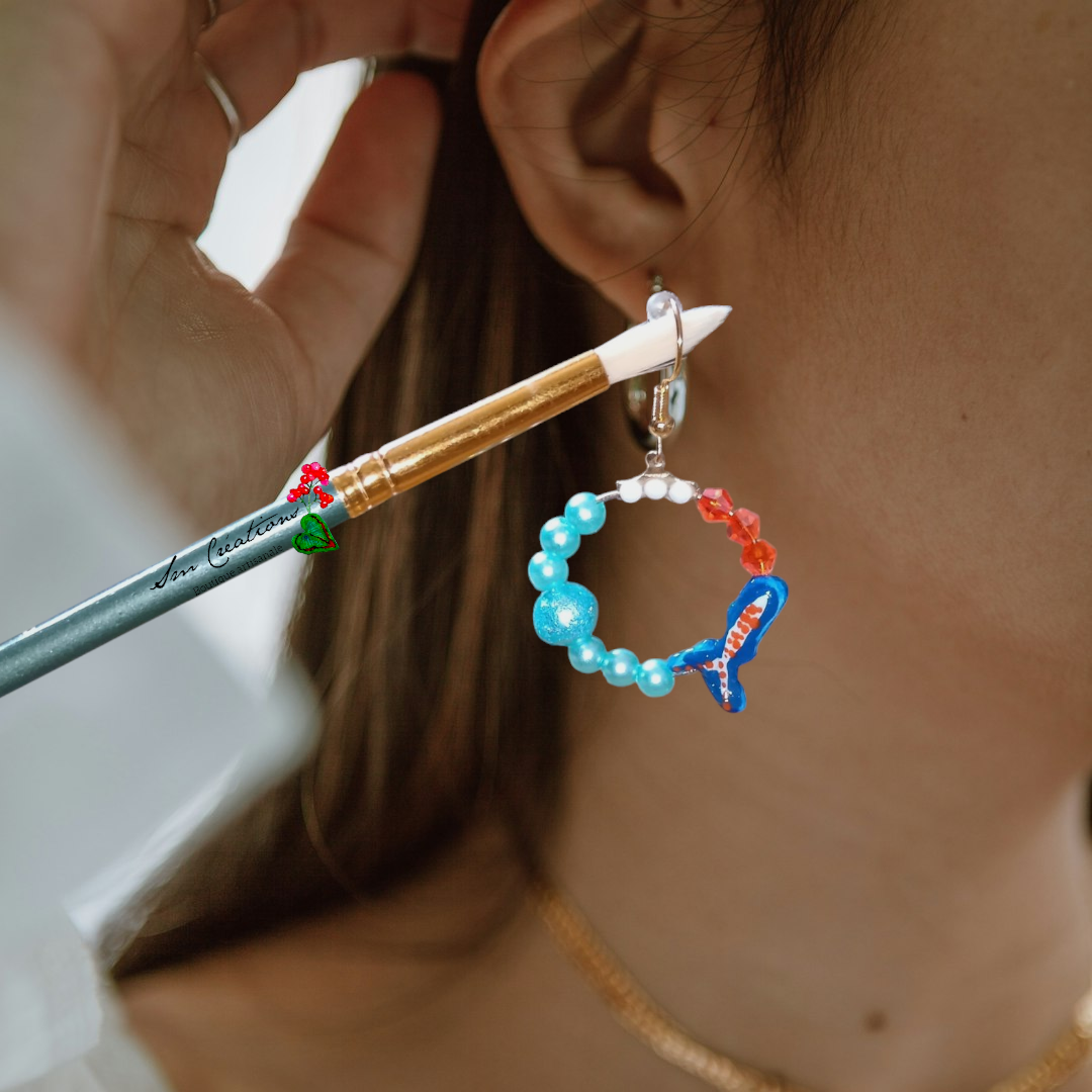 Boucle d'oreille en gomme d'arabique/ acrylic paint/ perles de rocaille ''Handmade with paint'' Capsule Splash - 2025