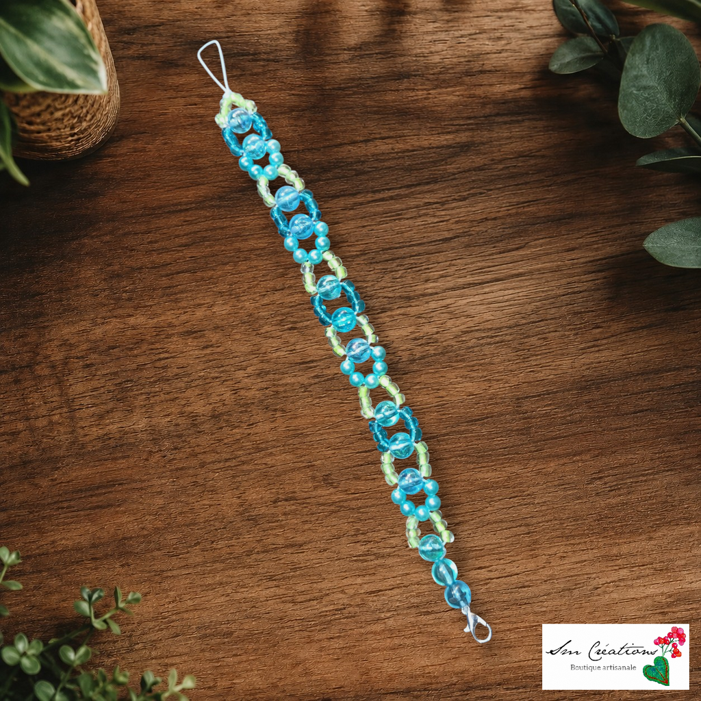 Bracelet artisanal bohème chic Coloris Bleu en perle de rocaille et irisé