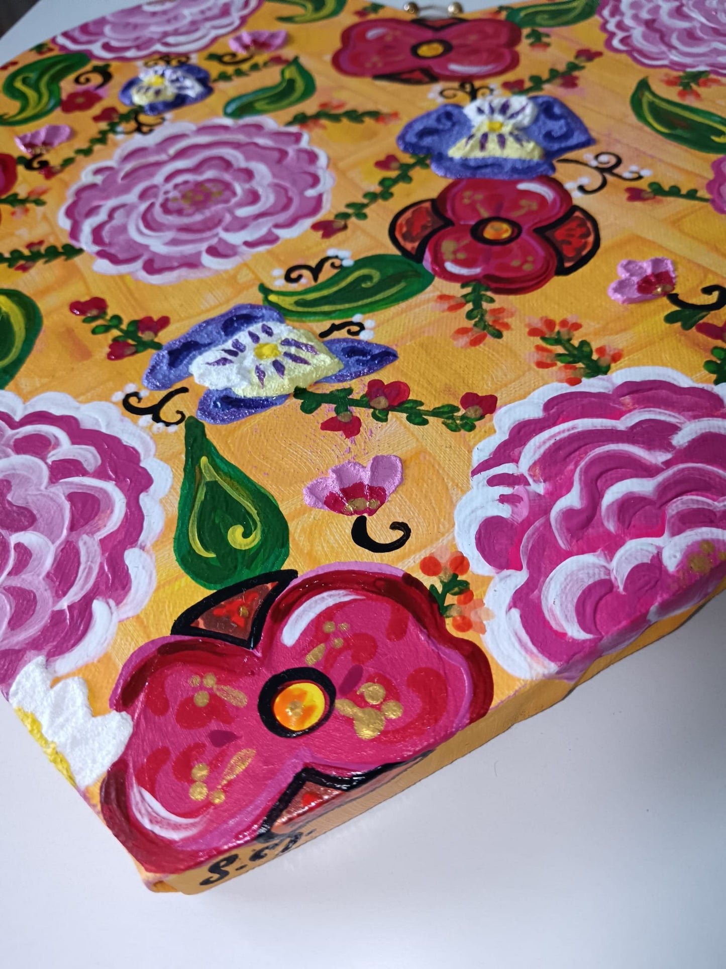 "Coeur fleur de miel" Peinture acrylique/ texturée 29X29 cm avec attache perlée artisanale- Exemplaire unique signé