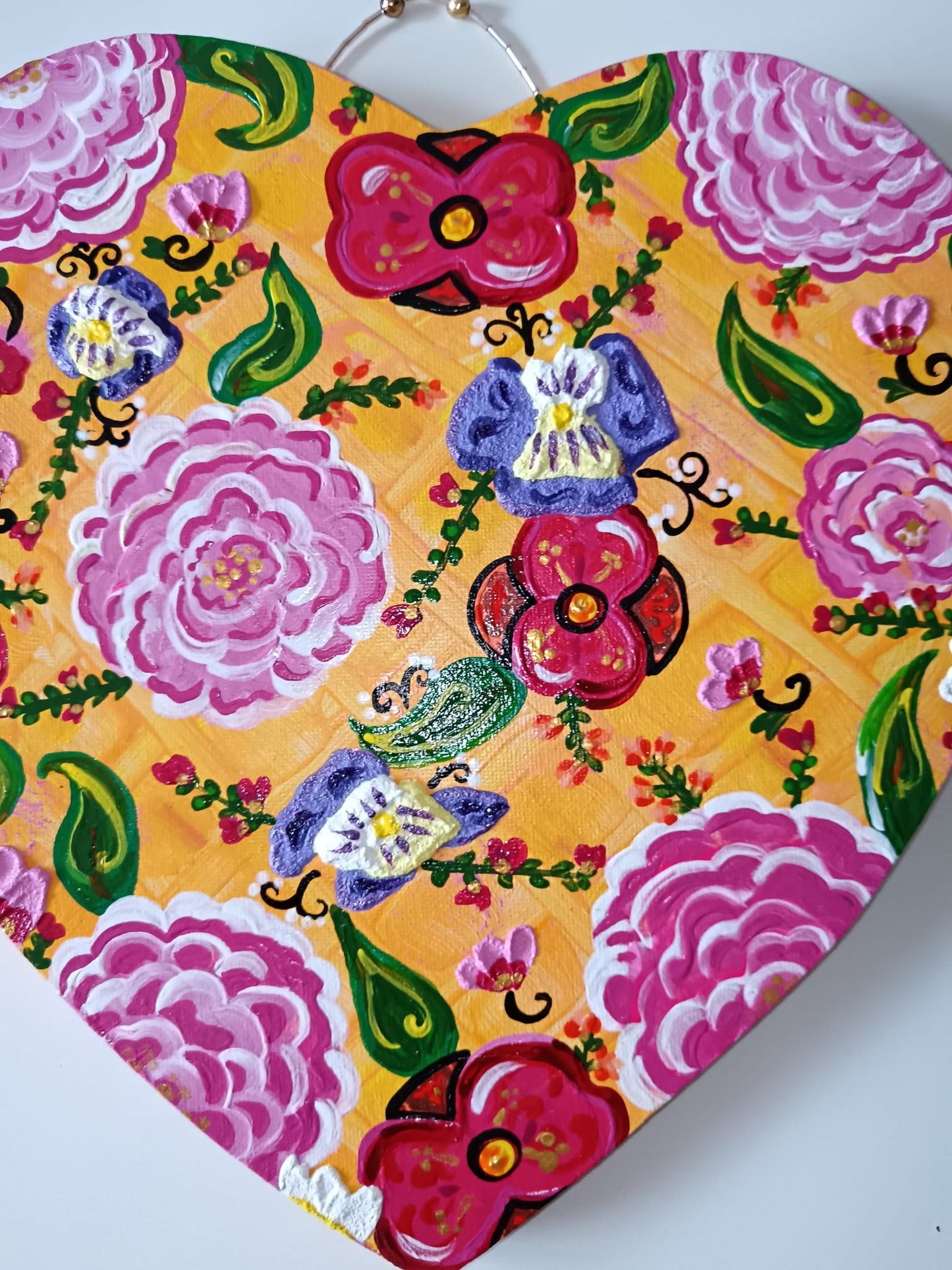 "Coeur fleur de miel" Peinture acrylique/ texturée 29X29 cm avec attache perlée artisanale- Exemplaire unique signé
